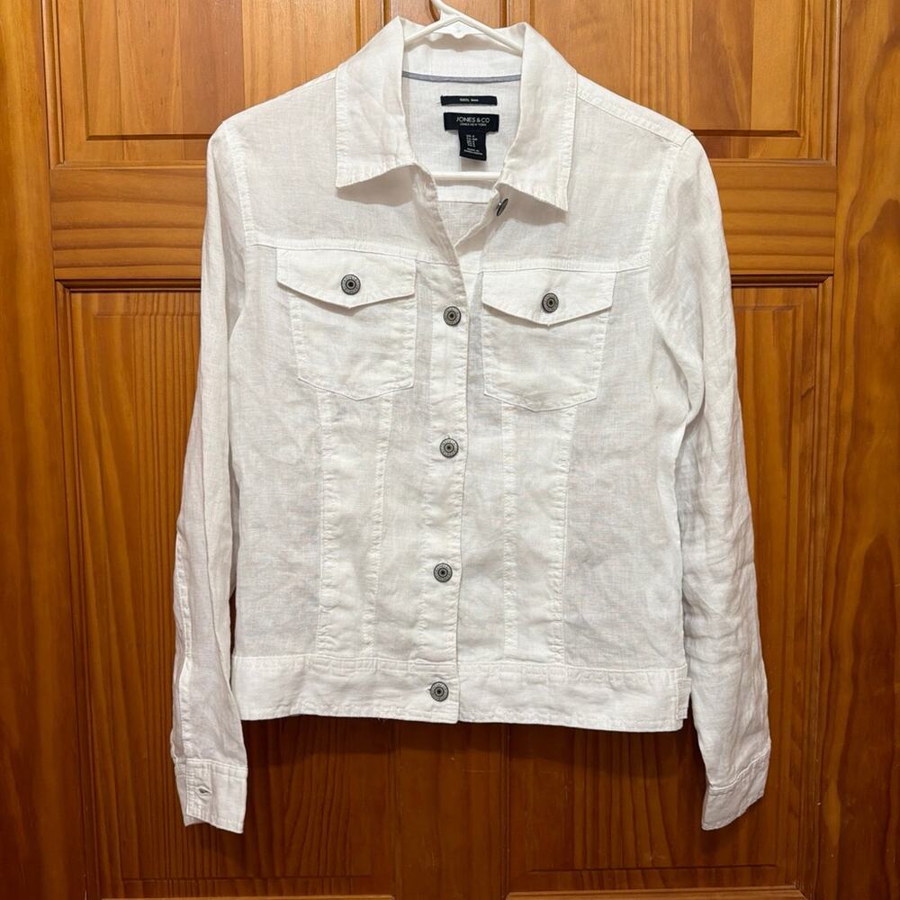 Jones and Co 100% Linnen Size small Button Down Jacket